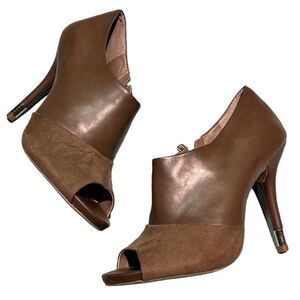 BCBGeneration Ilepsie Peep Toe Heels Size 7.5.  B54